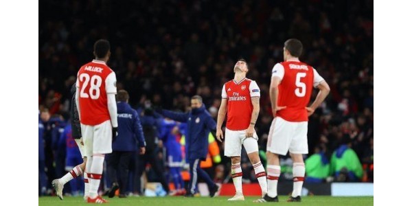 La baisse de salaire d'Arsenal F.C. n'a pas été soutenue par les joueurs La baisse de salaire d'Arsenal F.C. n'a pas été soutenue par les joueurs